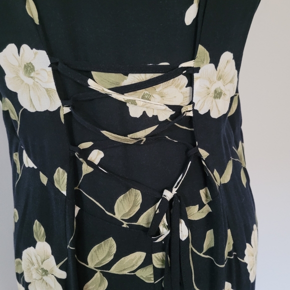 Flowered Maxi Dress - Picture 6 of 12